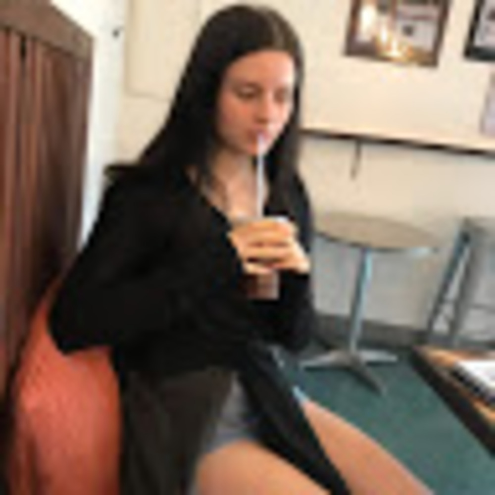 Meet your Posher, Olivia